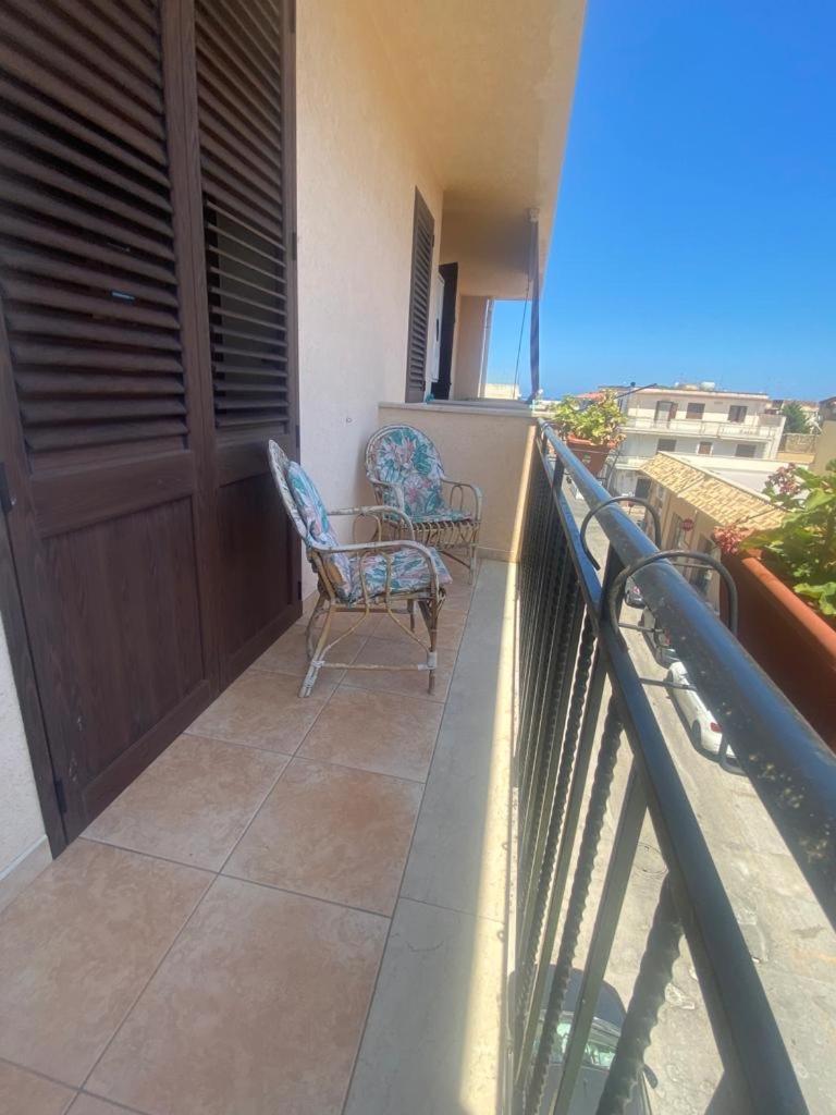 A Casa Di Loretta Apartment Terrasini Bagian luar foto